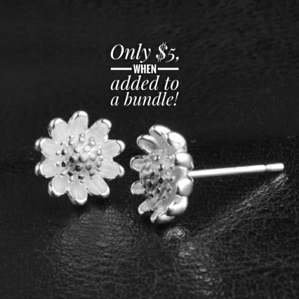 🌼Silver Flower Stud Earrings🌼
